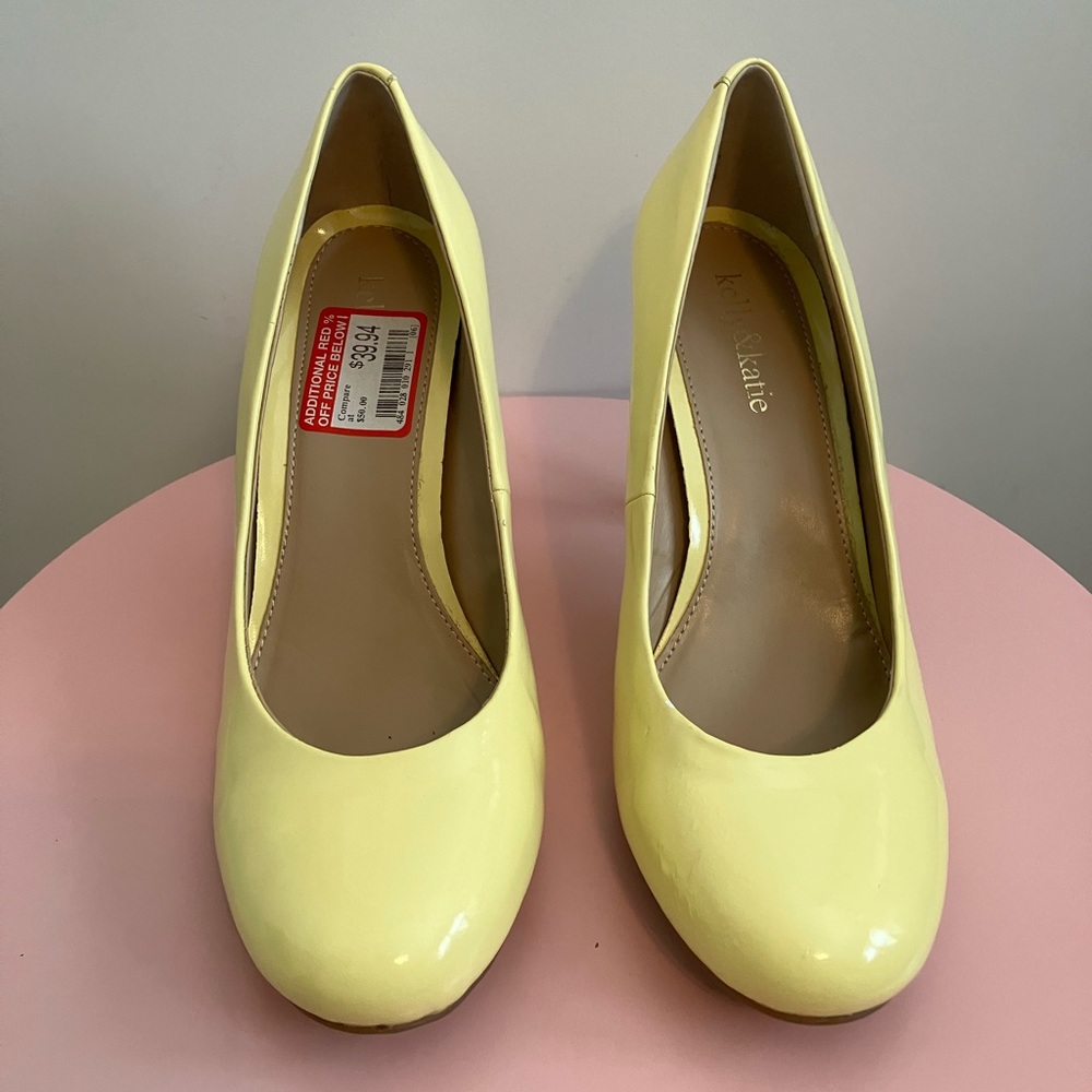 Kelly & Katie Yellow Heels - Picture 2 of 10
